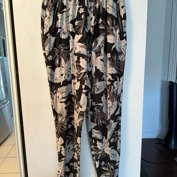 Ardene Floral Joggers - Picture 2 of 3